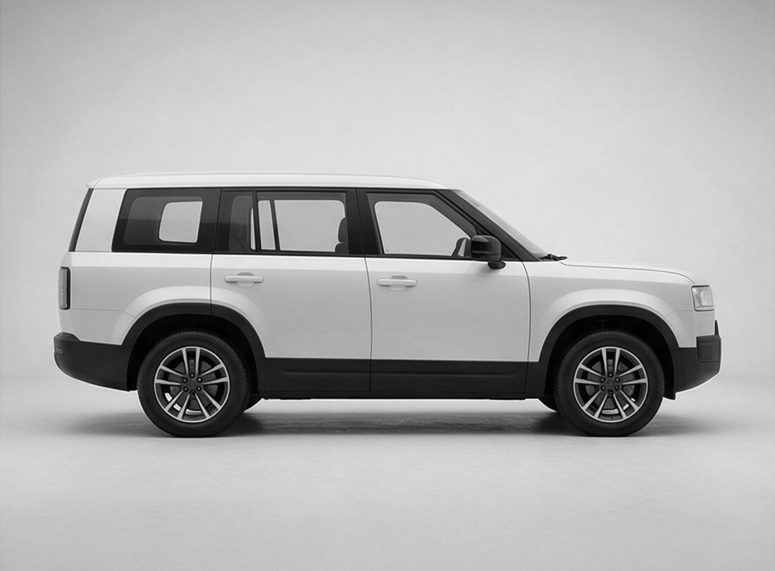 Yedi kişilik SUV, yandan görünüm, açık gri stüdyo